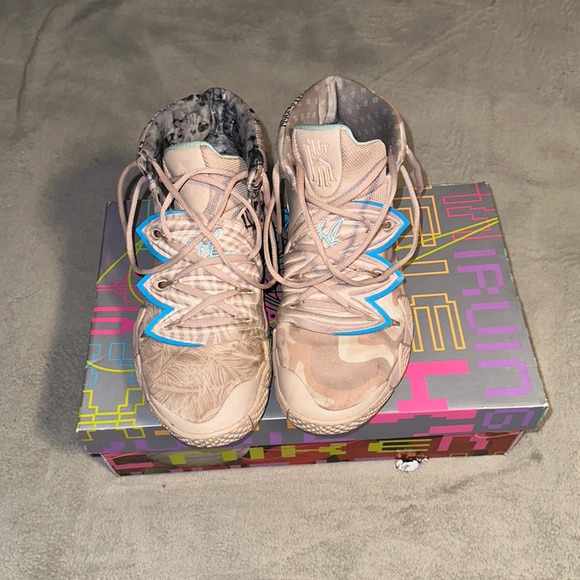 kyrie kybrid s2 fossil stone